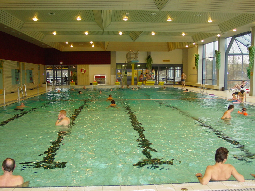 Schwimmer- und nicht Schwimmerbecken - Hallenbad in Münchberg in der ErlebnisRegion Fichtelgebirge
