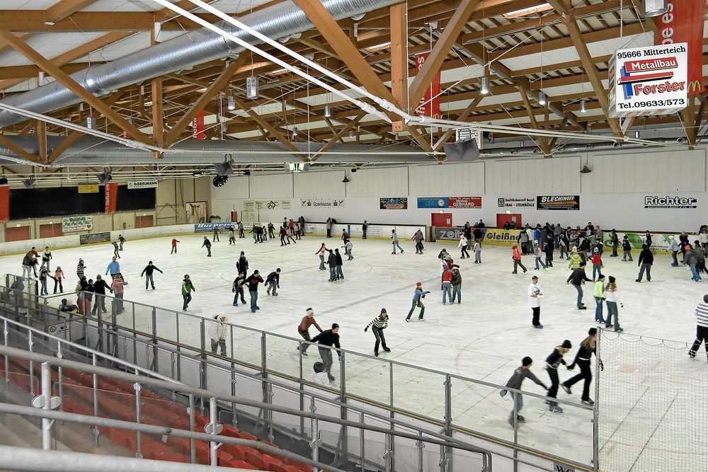 Eishalle Mitterteich - Eissporthalle Mitterteich in der ErlebnisRegion Fichtelgebirge