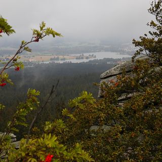 Blick vom Rudolfstein aus dem Weissenstädter See - Rudolfstein in der ErlebnisRegion Fichtelgebirge