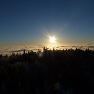 Sonne über den Wolken - Großer Kornberg in der ErlebnisRegion Fichtelgebirge