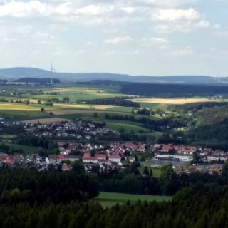 Blick vom Aussichtsturm Waldenfelswarte auf Arzberg - Kohlberg in der ErlebnisRegion Fichtelgebirge