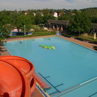 Nichtschwimmer- und Schwimmerbecken-Freibad in Tirschenreuth - Freibad in Tirschenreuth in der ErlebnisRegion Fichtelgebirge