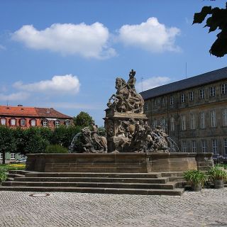 Markgrafenbrunnen vor dem Neuen Schloss in Bayreuth - Bayreuth im Fichtelgebirge in der ErlebnisRegion Fichtelgebirge